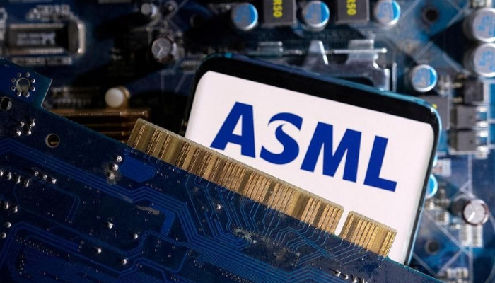 ASML stops exporting advanced chips to China